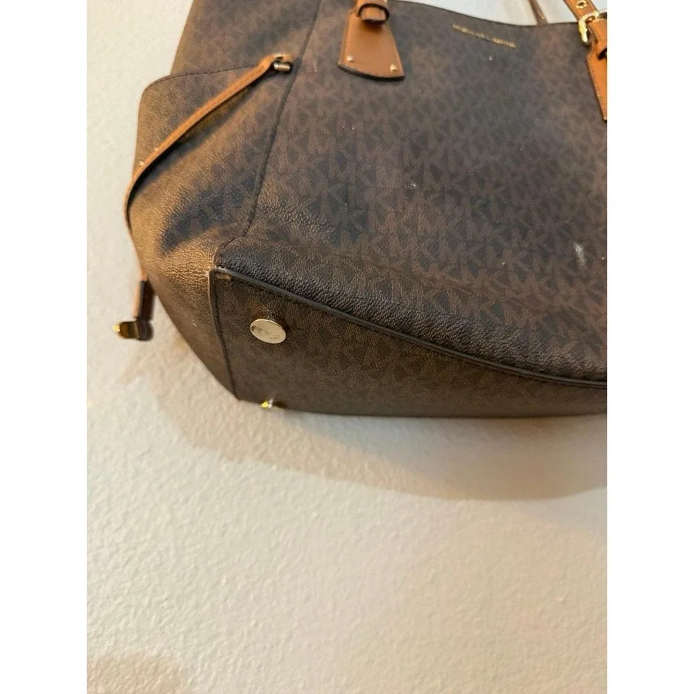 Michael Kors Voyager East West Tote- Brown‎